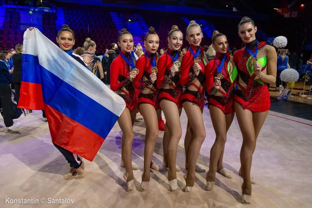 Софья Андреевна Крушанова с командой после награждения